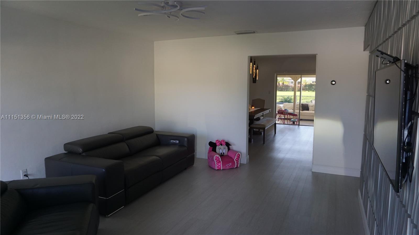 DEVON-AIRE VILLAS SEC 3 - Residential