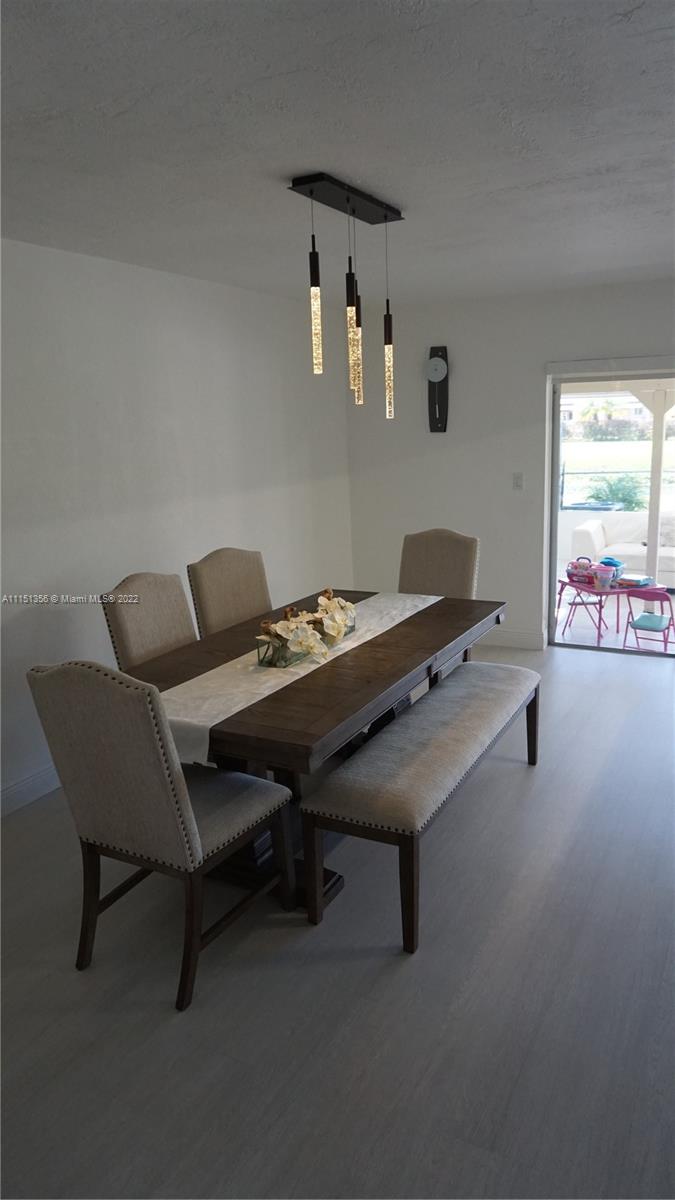 DEVON-AIRE VILLAS SEC 3 - Residential