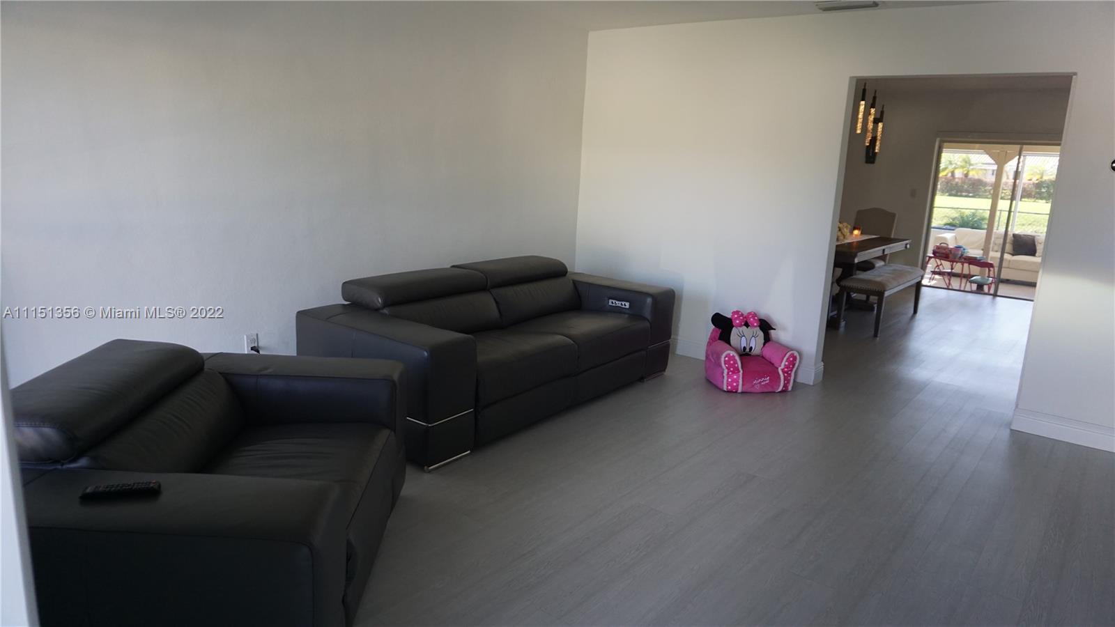 DEVON-AIRE VILLAS SEC 3 - Residential