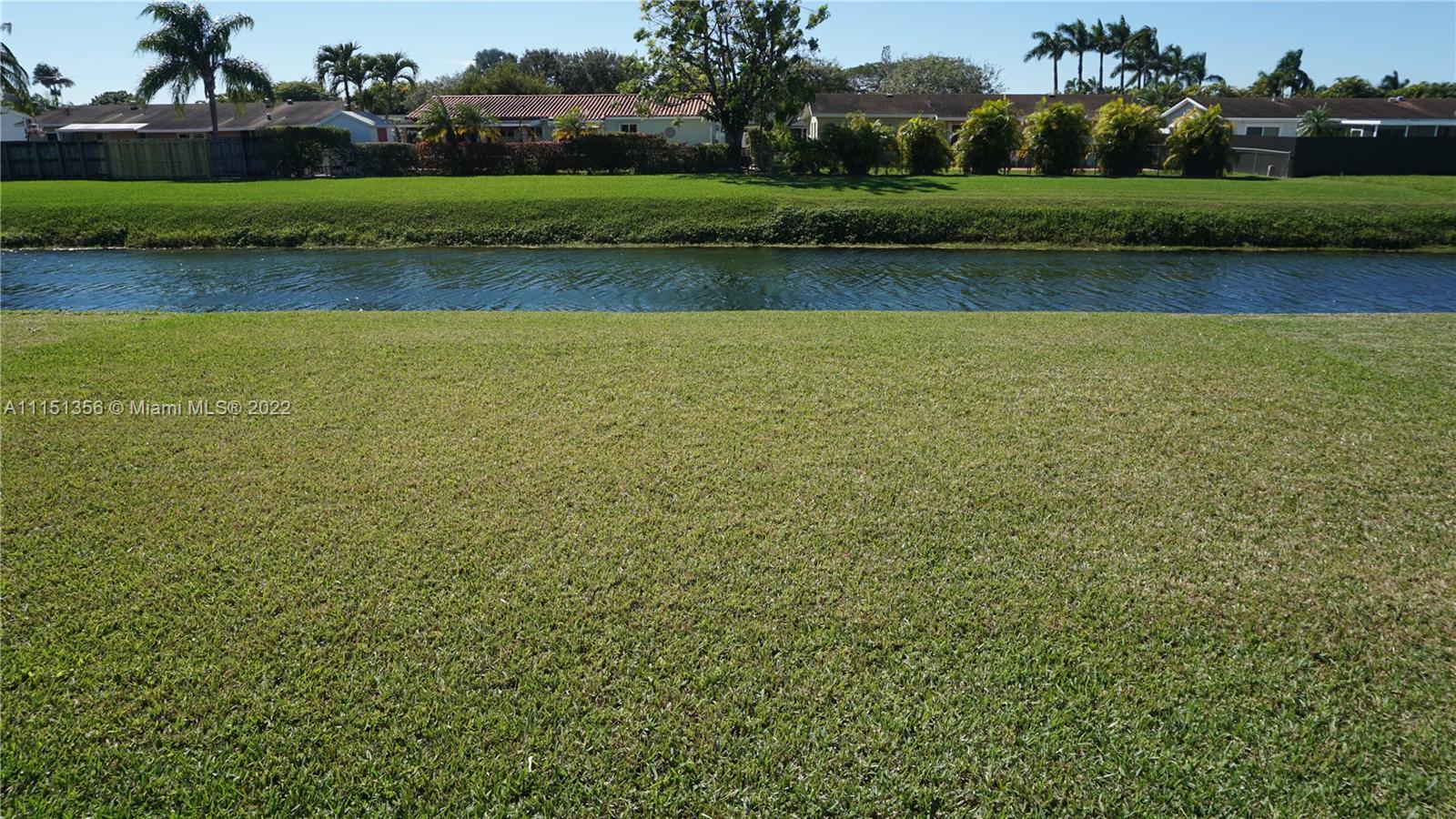 DEVON-AIRE VILLAS SEC 3 - Residential