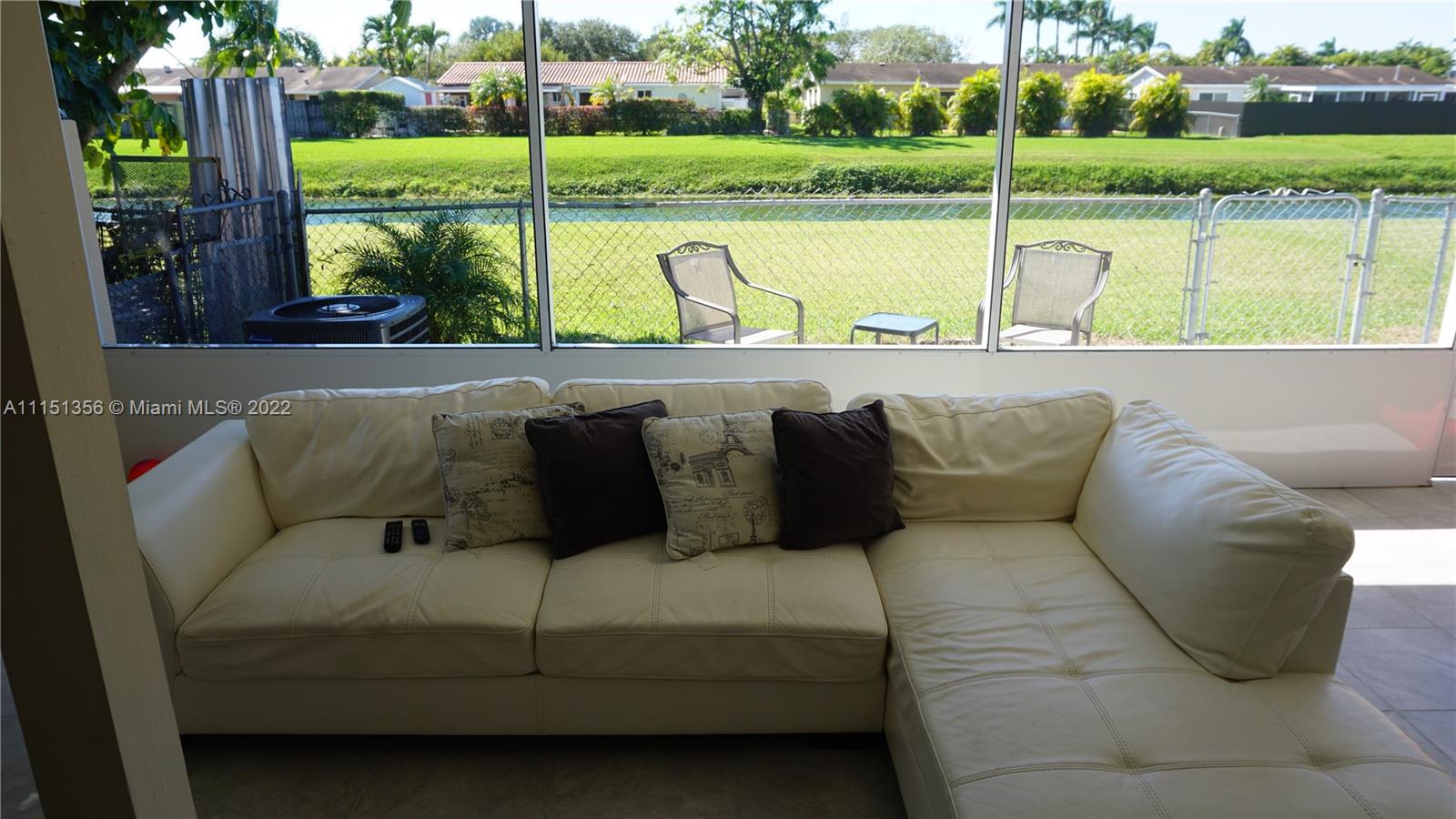 DEVON-AIRE VILLAS SEC 3 - Residential