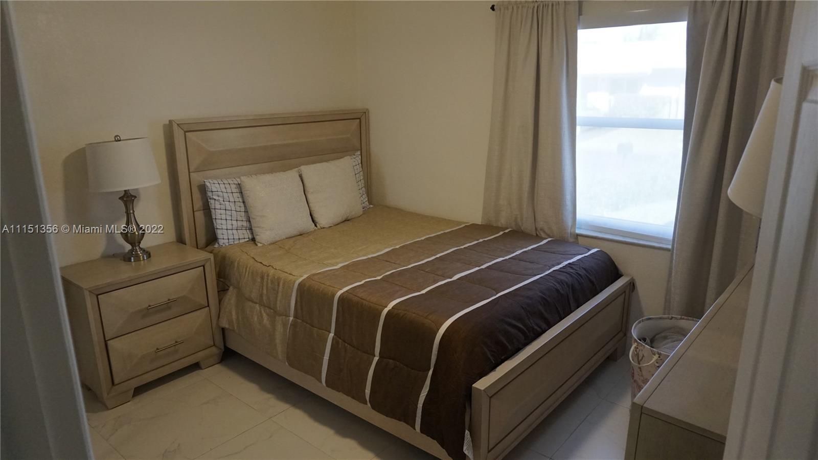 DEVON-AIRE VILLAS SEC 3 - Residential