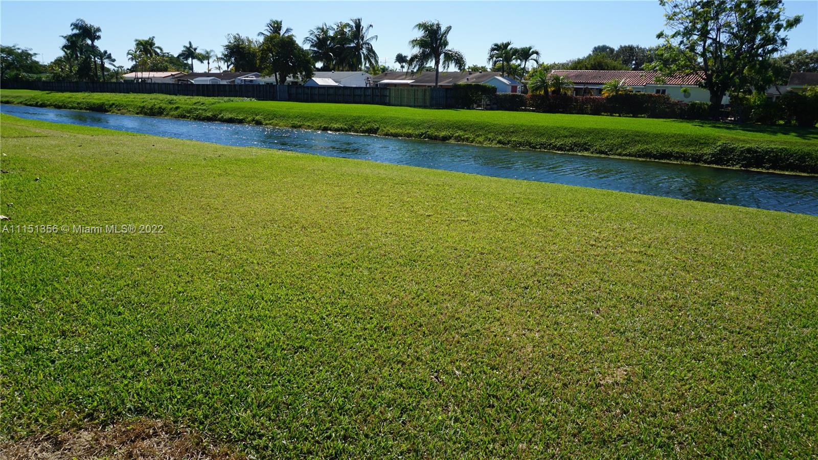 DEVON-AIRE VILLAS SEC 3 - Residential