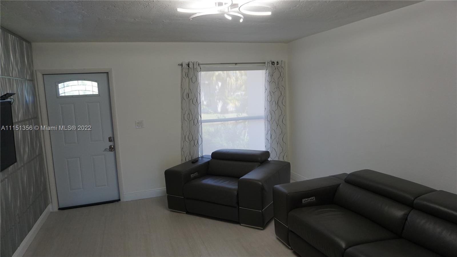 DEVON-AIRE VILLAS SEC 3 - Residential