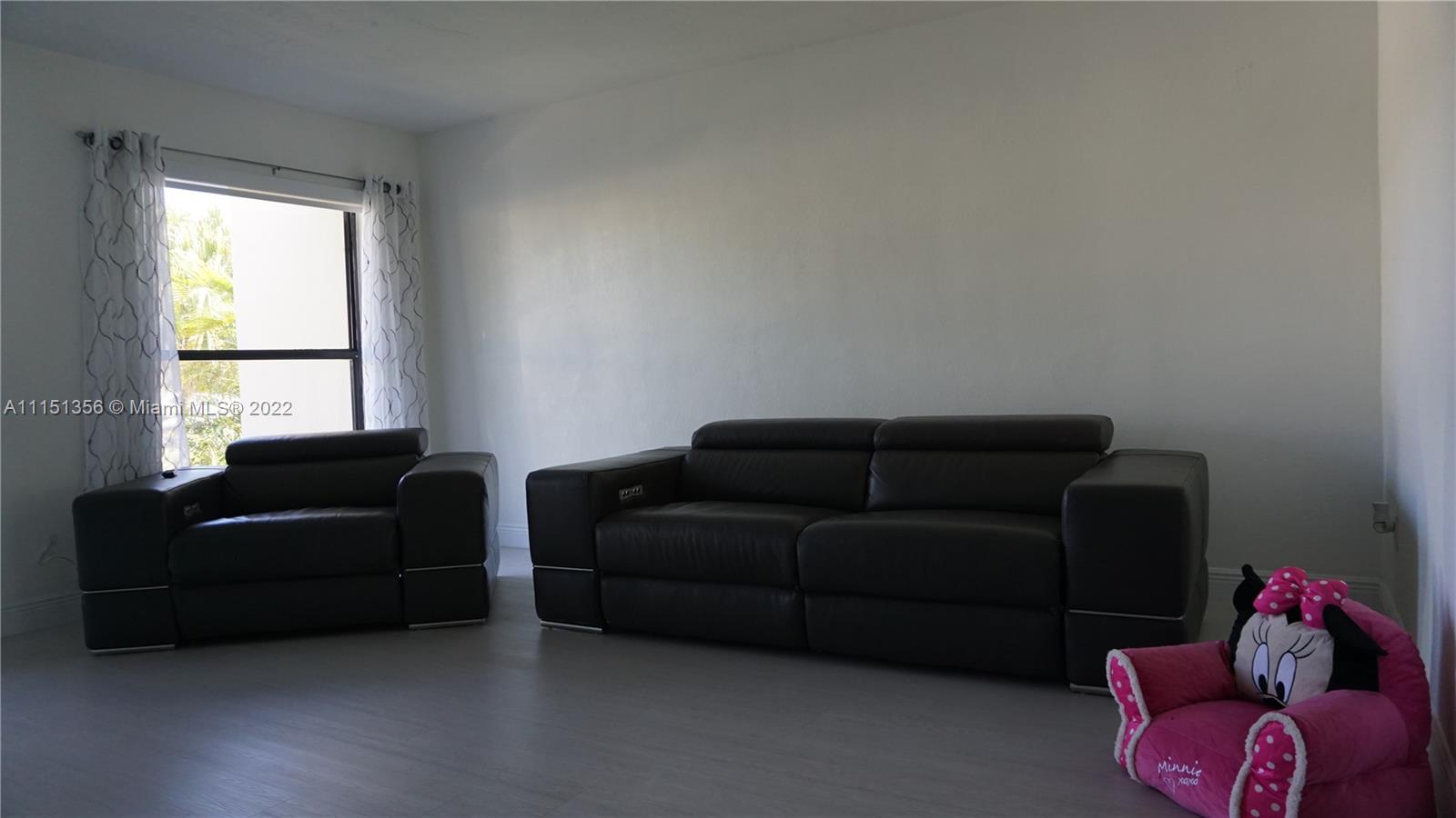 DEVON-AIRE VILLAS SEC 3 - Residential