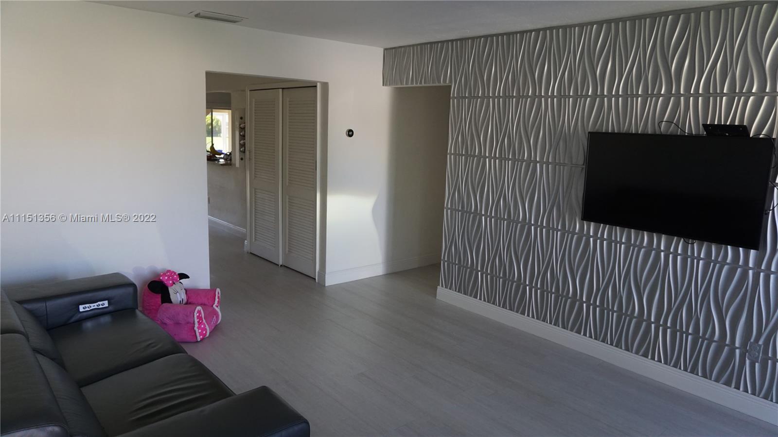 DEVON-AIRE VILLAS SEC 3 - Residential