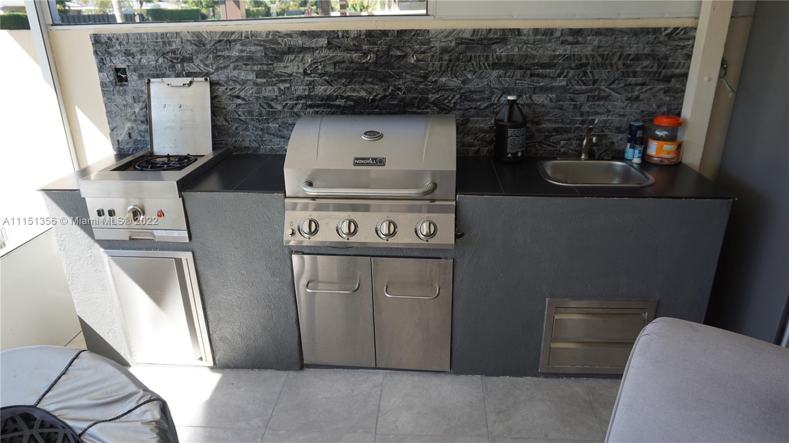DEVON-AIRE VILLAS SEC 3 - Residential