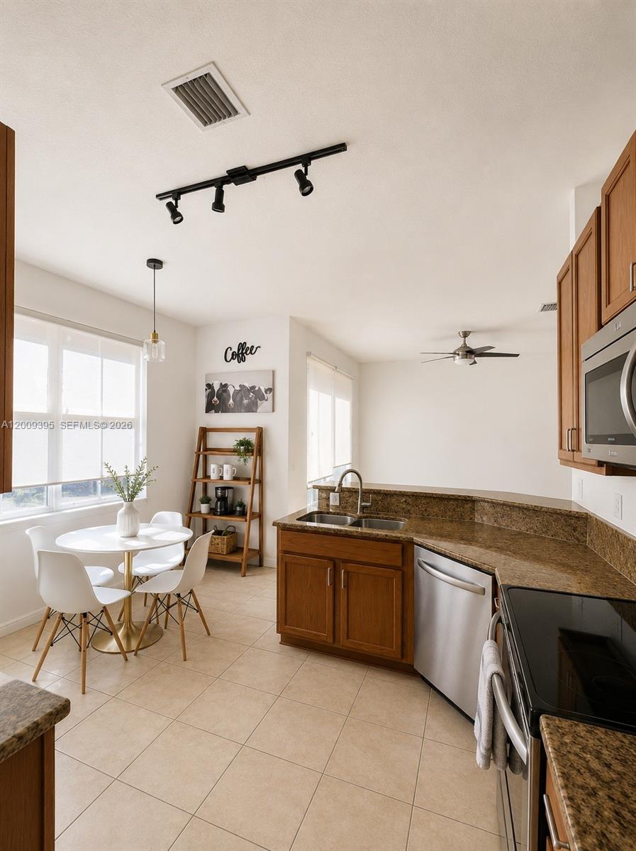 ISLANDS AT DORAL TOWNHOME - Residential
