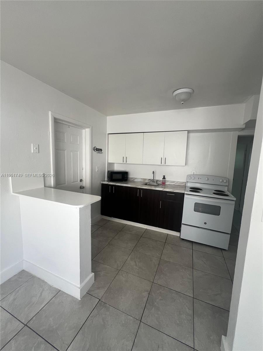 VERY NICE REMODELED APARTMENT IN THE HEART OF  NORTH MIAMI BEACH COME SEE TODAY