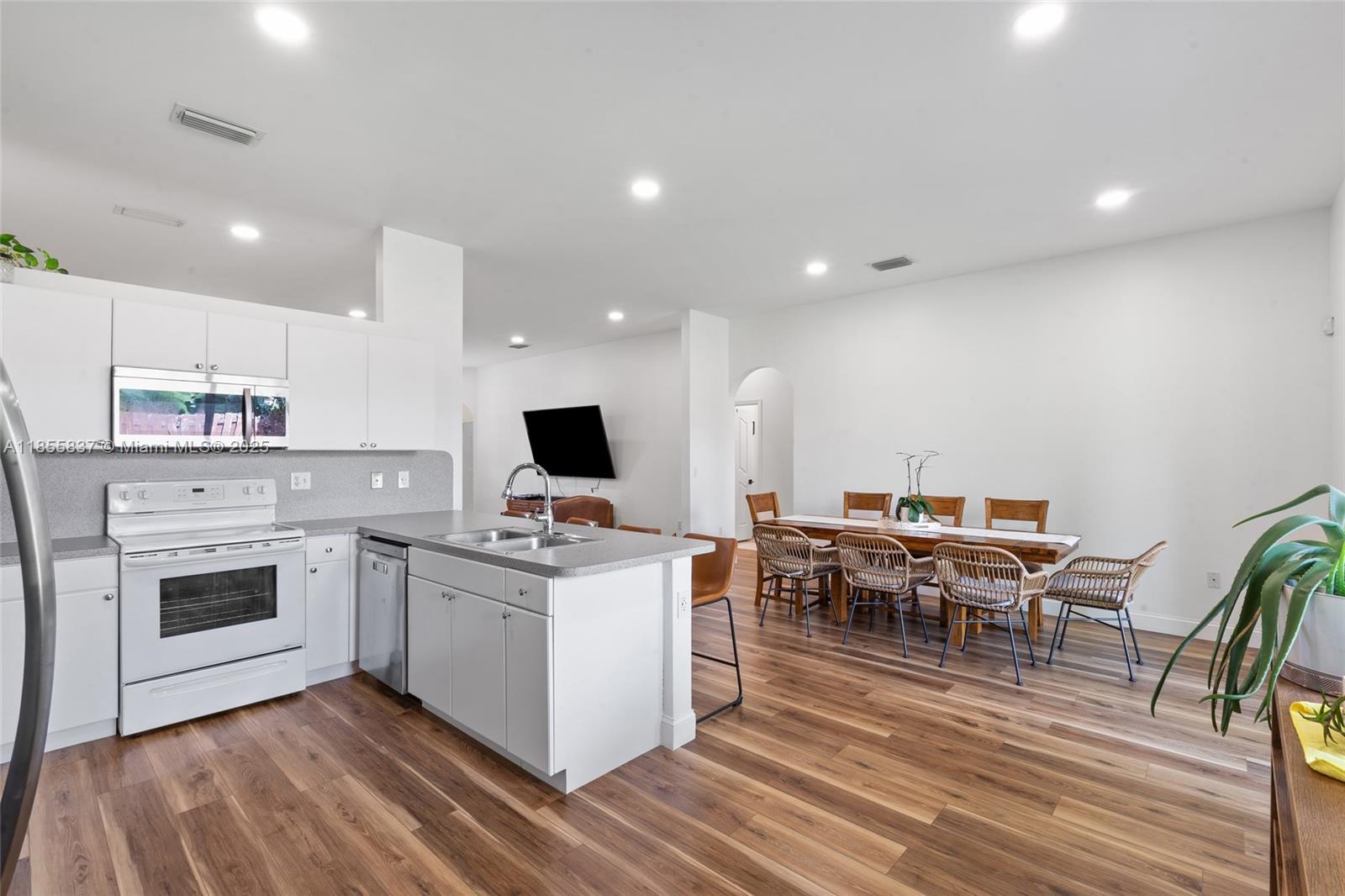 DUNWOODIE AT KEYS GATE - Residential