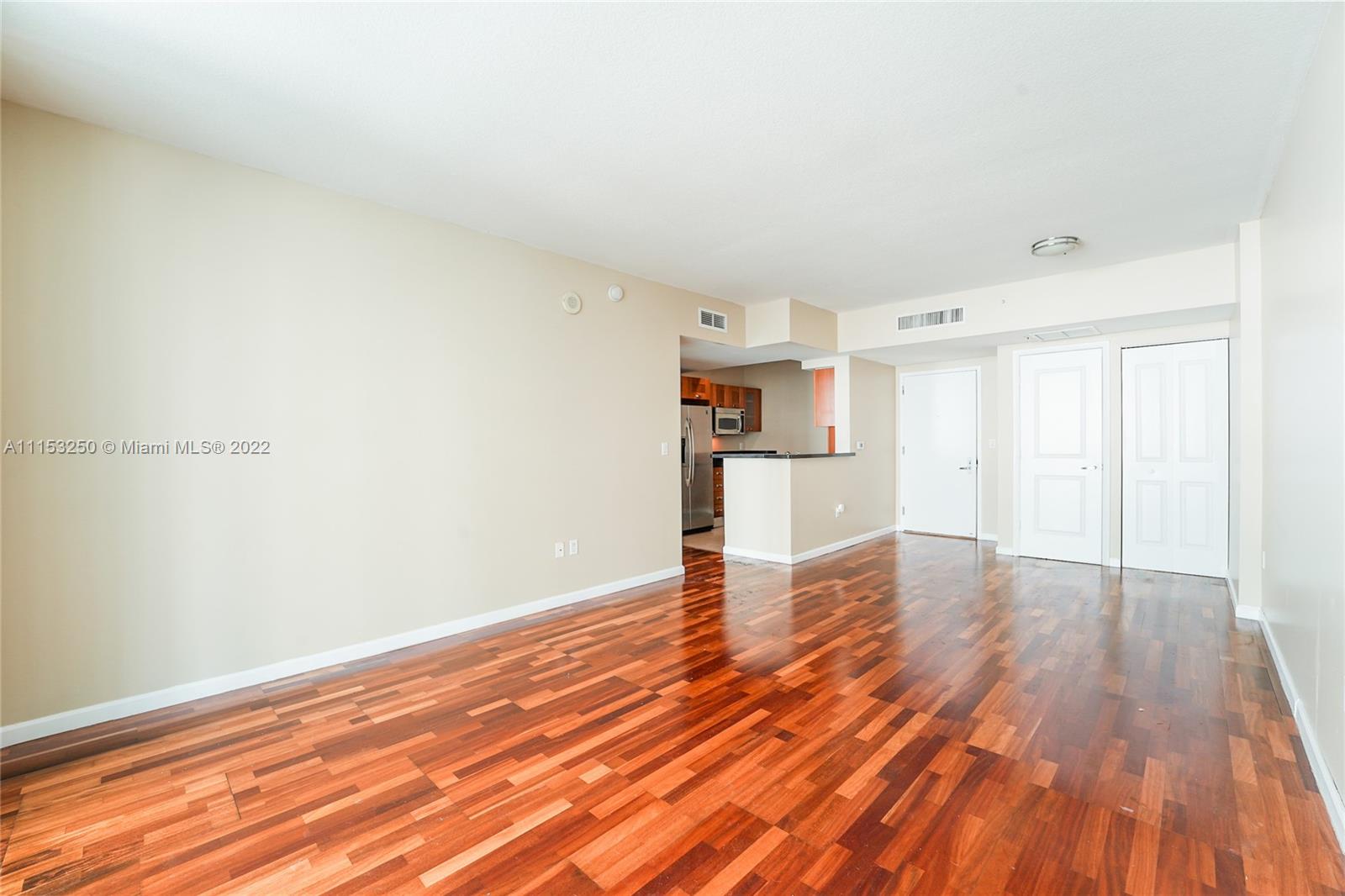 Lovely unit in the finance area at Brickell. As you see in the pictures.
Washer and dryer in the unit. Tandem​​‌​​​​‌​‌​​​‌‌​​​‌‌‌​​‌​​‌‌​​​​ parking.