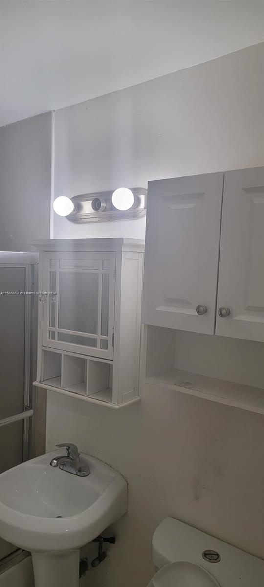 HOLLYWOOD TERRACE - Residential Lease