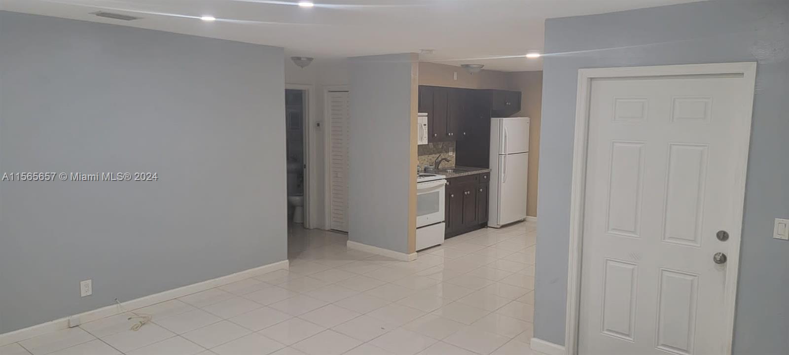 HOLLYWOOD TERRACE - Residential Lease