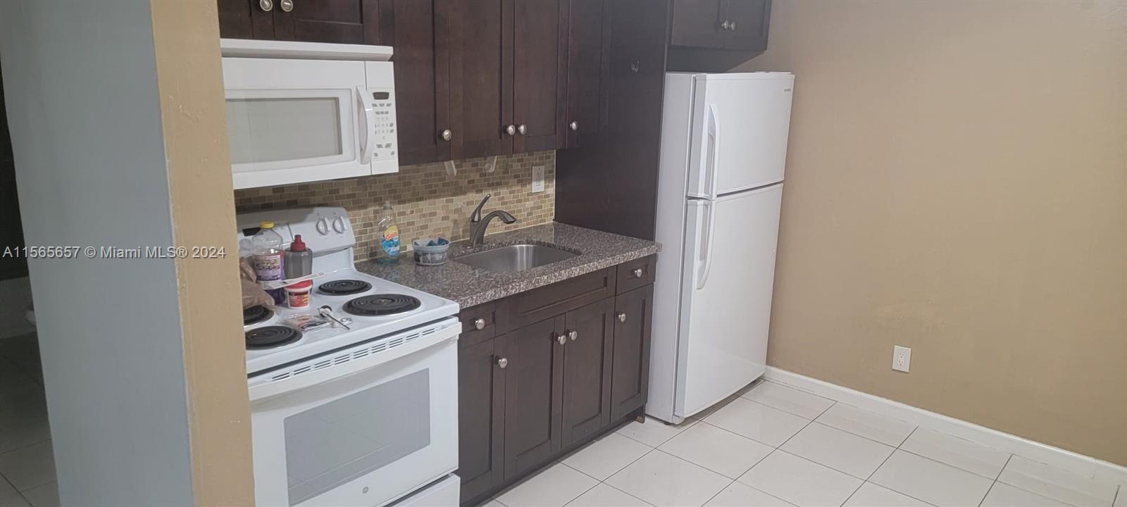 HOLLYWOOD TERRACE - Residential Lease