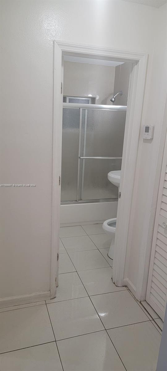 HOLLYWOOD TERRACE - Residential Lease