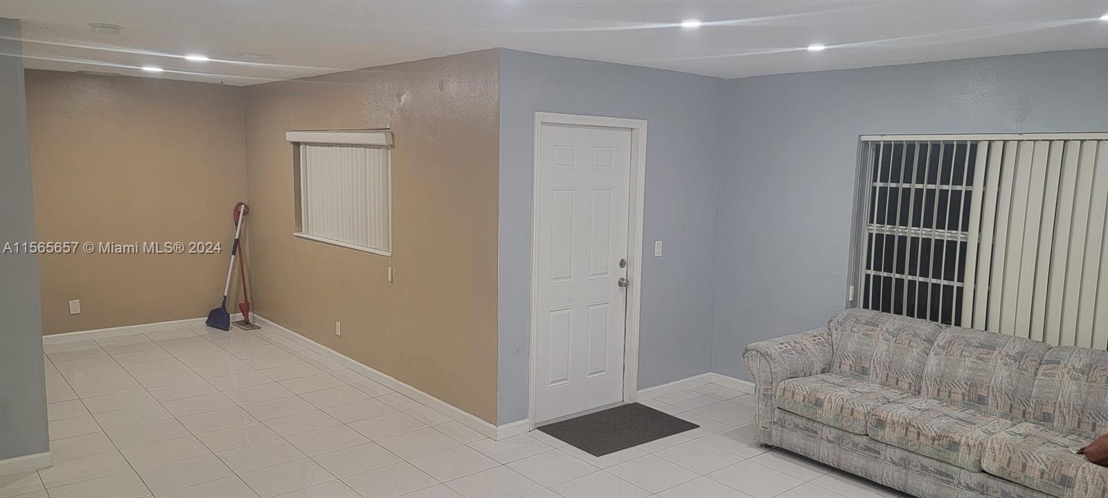 HOLLYWOOD TERRACE - Residential Lease