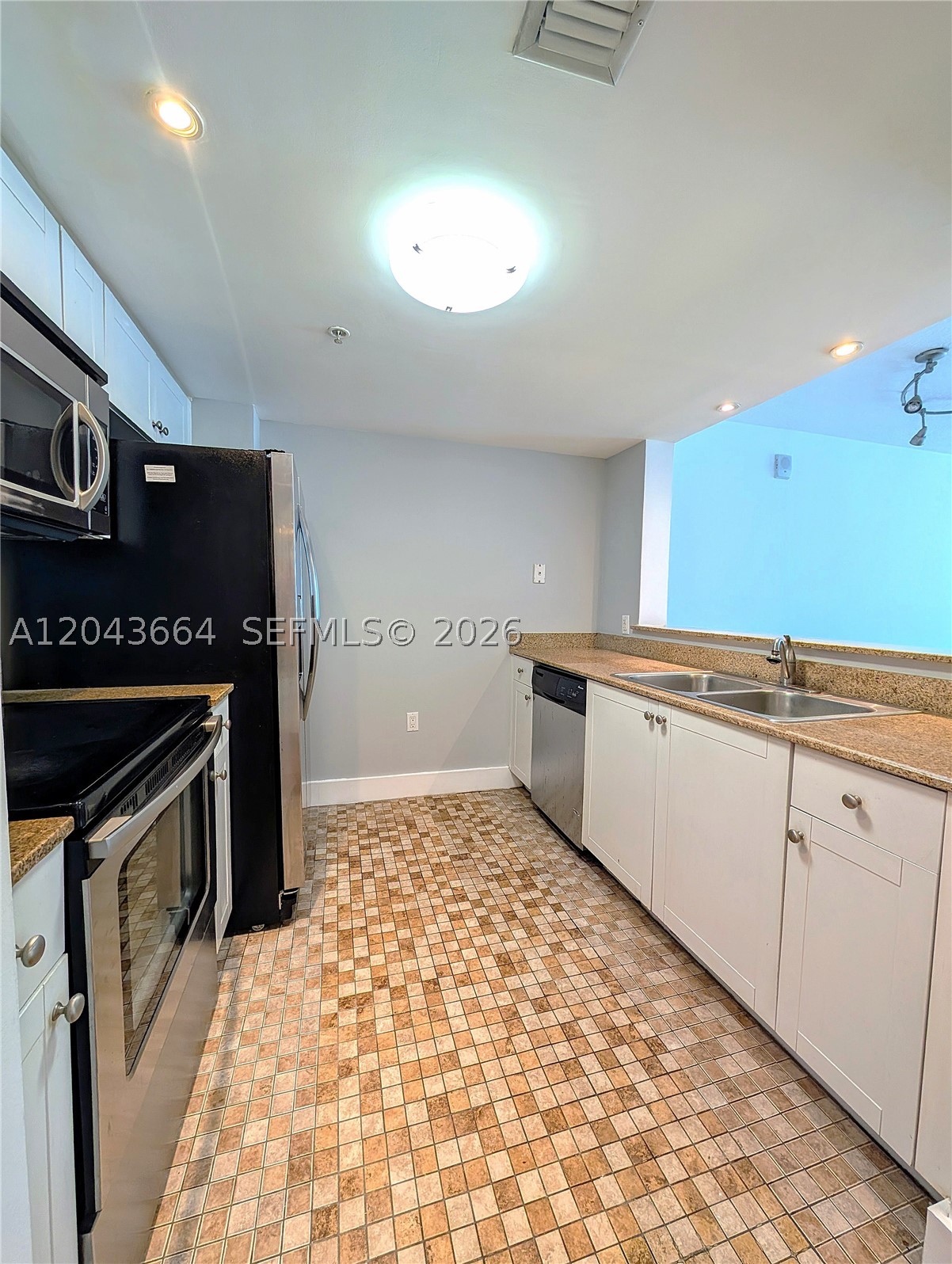 DOUGLAS PLACE CONDO - Residential Lease