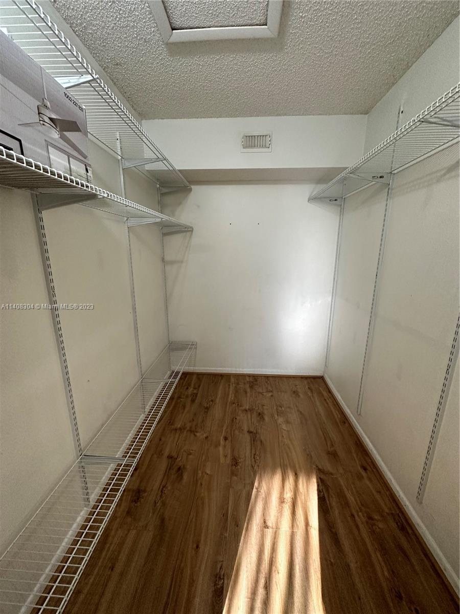 EDGEWATER CONDO - Residential Lease