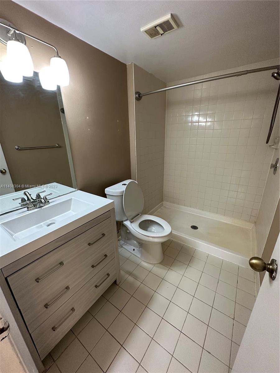 EDGEWATER CONDO - Residential Lease
