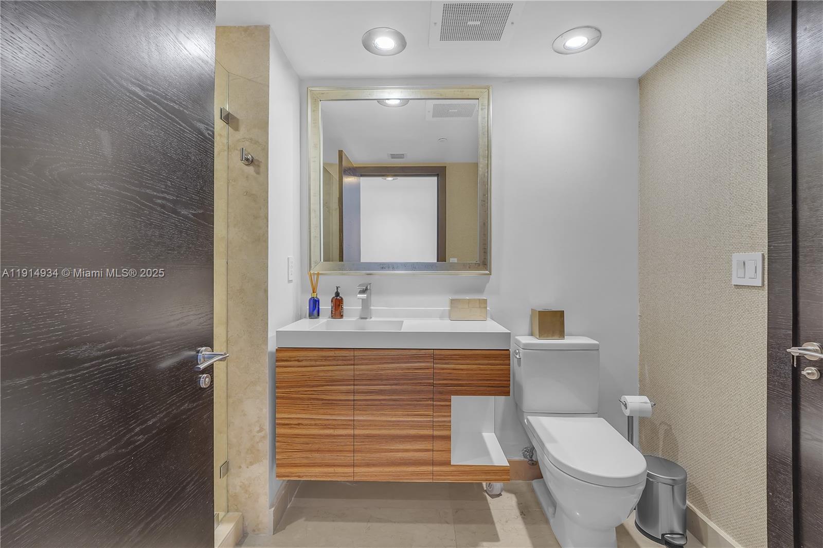ICONBRICKELL CONDO NO 1 - Residential