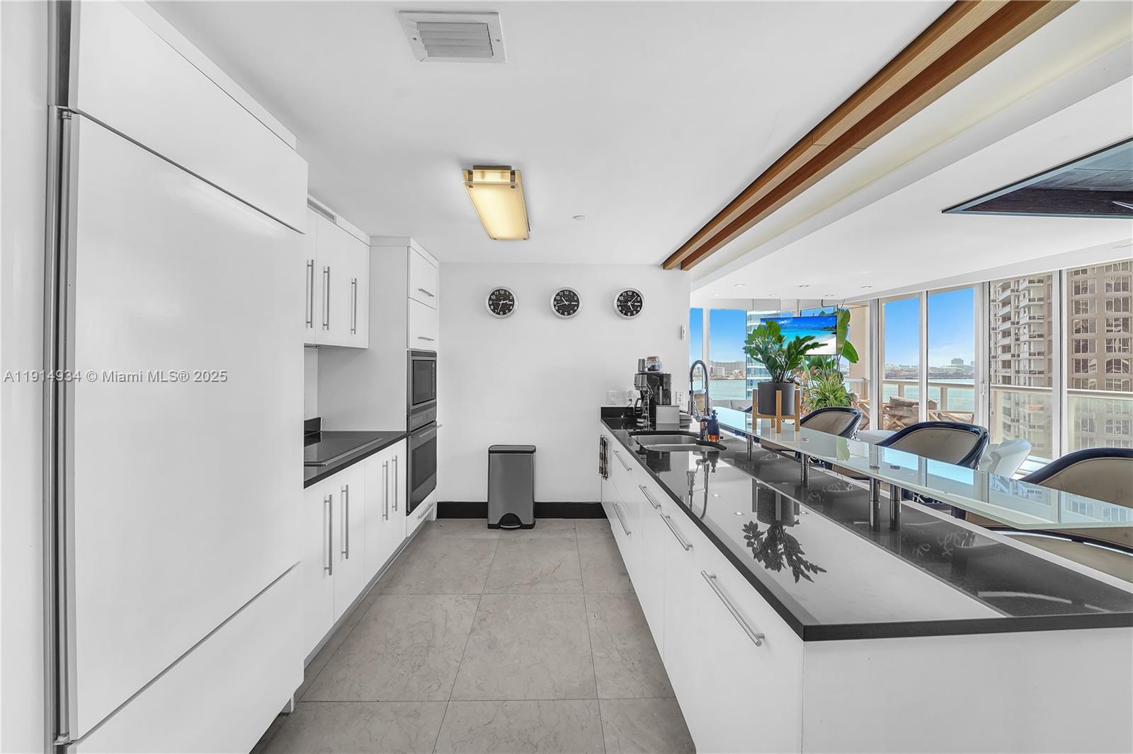 ICONBRICKELL CONDO NO 1 - Residential