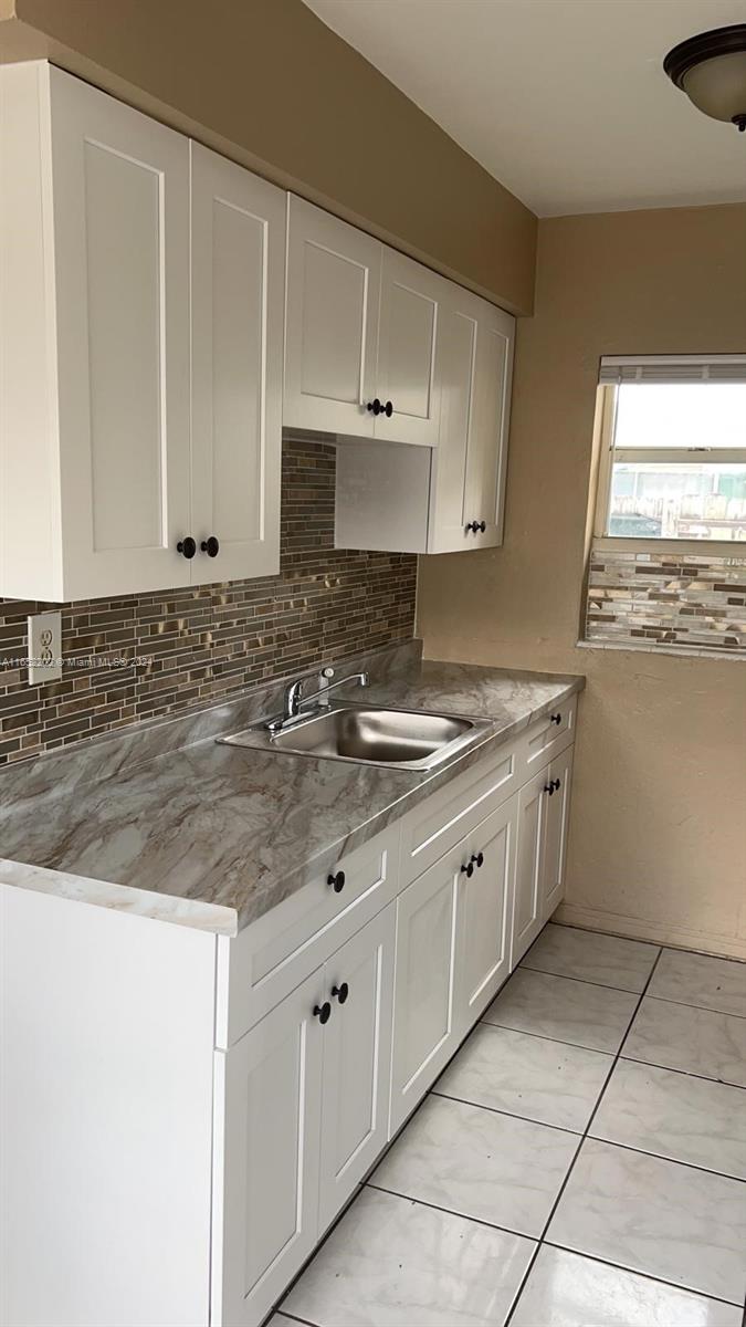 HOLLYWOOD PARK - Residential Lease