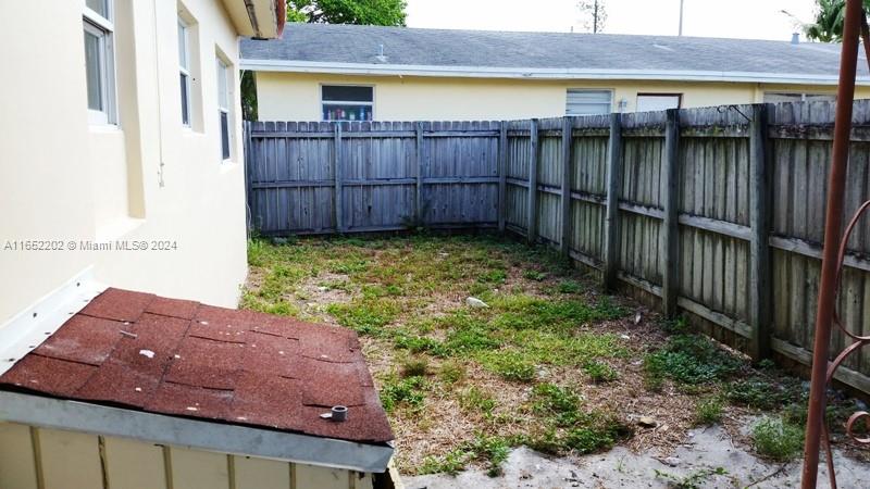 HOLLYWOOD PARK - Residential Lease