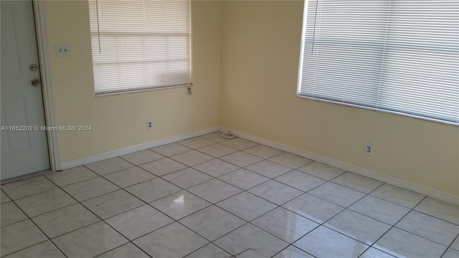 HOLLYWOOD PARK - Residential Lease