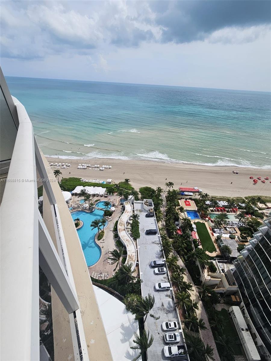 TRUMP INTERNATIONAL SONES - Residential