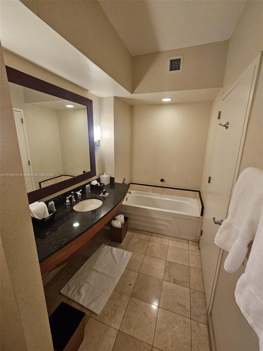 TRUMP INTERNATIONAL SONES - Residential
