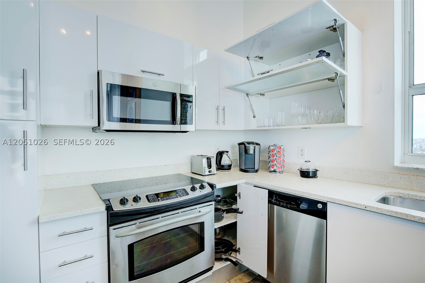 THE LOFT DOWNTOWN CONDO - Residential Lease