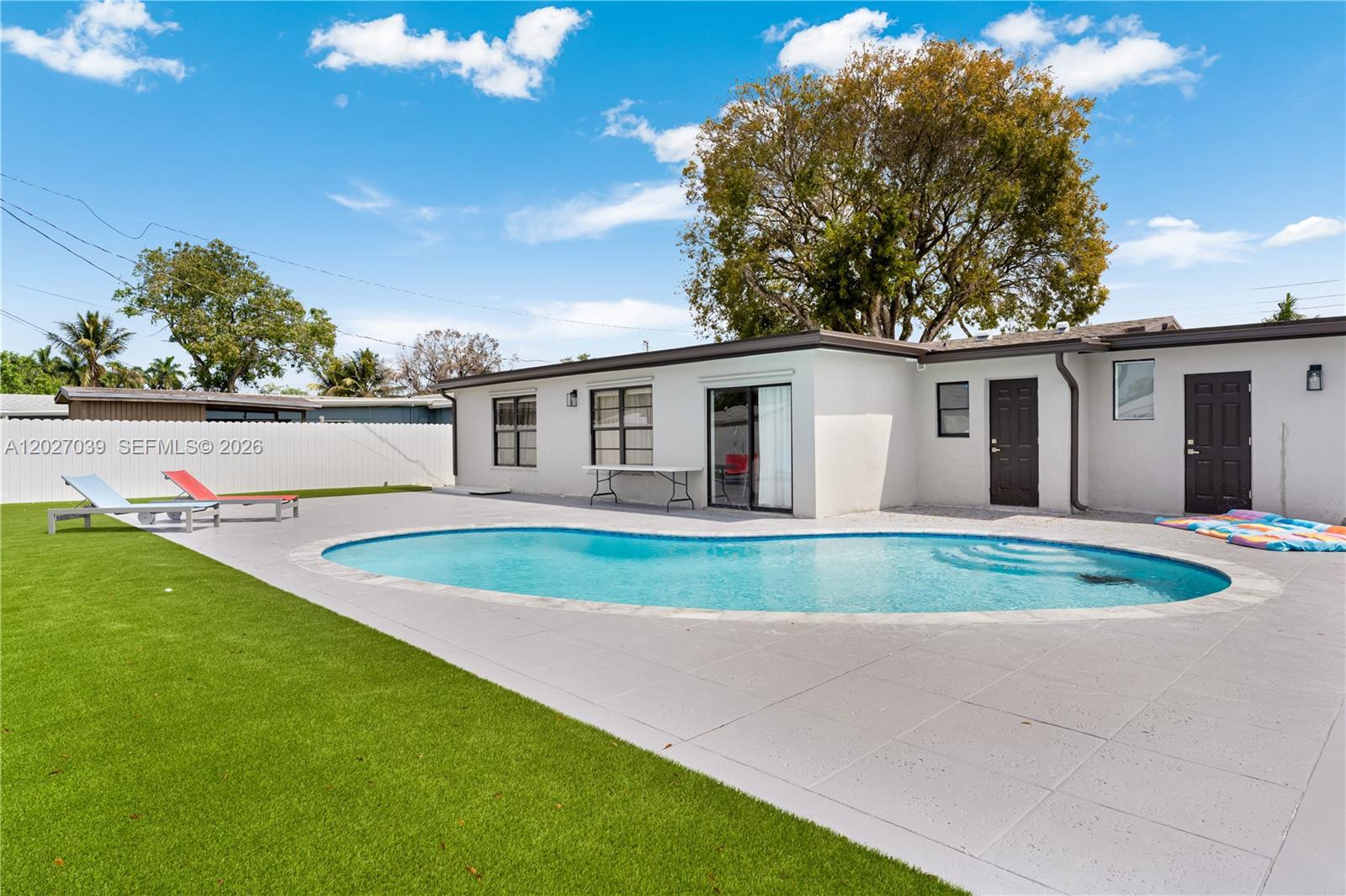 Exceptional home located in the heart of Hollywood, one of the most sought-after neighborhoods in South Florida. This beautifully updated residence features 4 spacious bedrooms, 3 modern bathrooms, and a brand-new designer kitchen.
Step outside to your private oasis with a sparkling pool, perfect for enjoying the Florida lifestyle. A truly move-in-ready dream home where comfort, style, and location come together seamlessly.