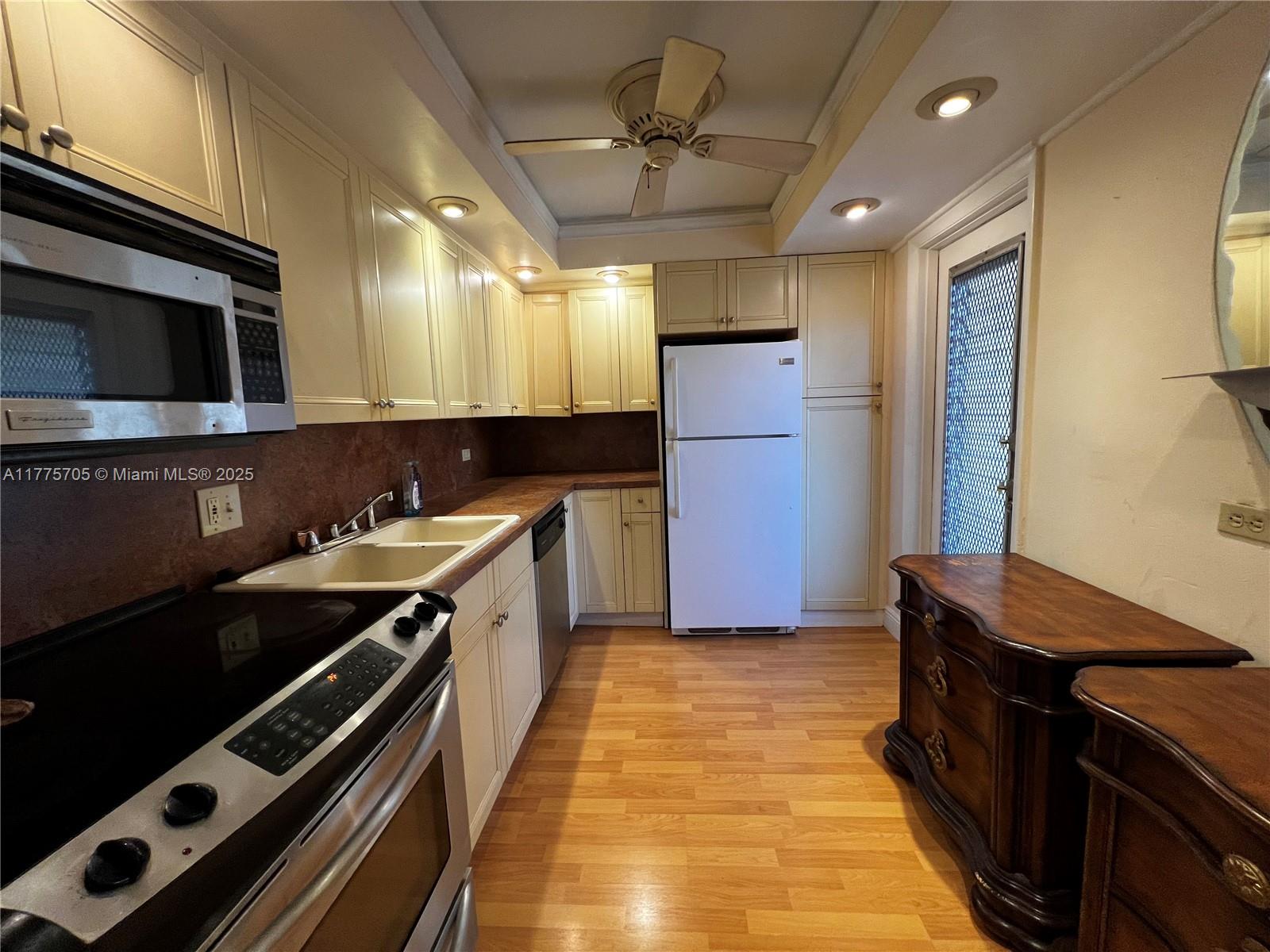 ROYAL OAKS CONDO - Residential