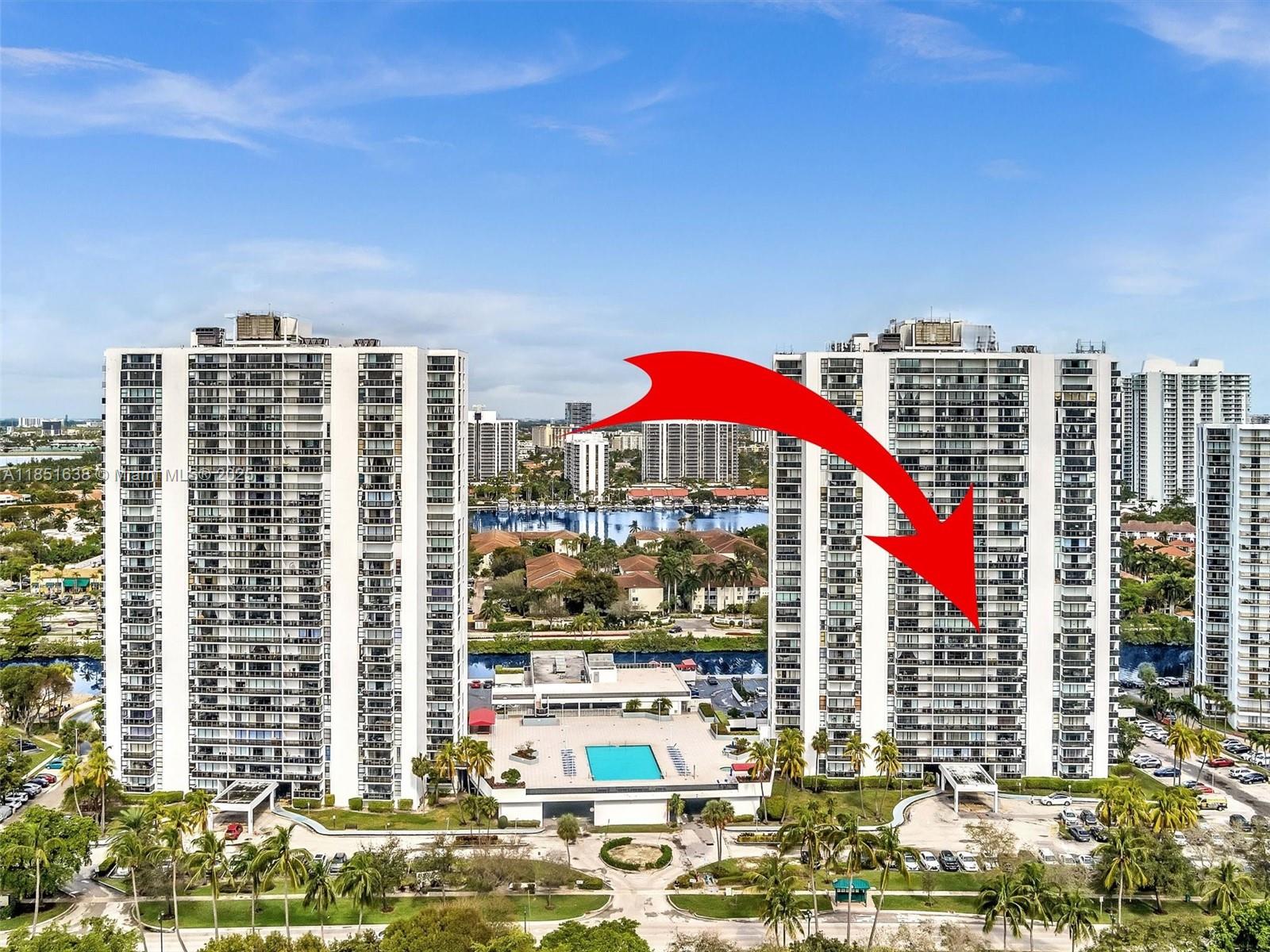 AMAZING OPPORTUNITY! CREAT YOUR OWN MASTERPIECE! LOCATION! LOCATION! LOCATION! LARGE BALCONY OVERLOOKING TURNBERRY GOLF COURSE AND LAKE VIEWS . TAKE AN EVENING WALK TO WATERWAYS MARINA,  WALKING DISTANCE TO AVENTURA MALL, 5 MIN FROM THE BEACH, 15 MIN TO FLL AND BAL HARBOUR MALL. EXPERIENCE FINE CUISINE IN THE NEIGHBORHOOD.  1BDR 1.5BATH, DEEDED/COVERED PARKING SPOT, LAUNDRY FACILITY ON EACH FLOOR. 
 BUILDING IS GOING THROUGH 50 YEAR RECERTIFICATION, POOL UNDER CONSTRUCTION(COMPLETION OCTOBER 2025) COMPLETELY RENOVATED BBQ AREA.