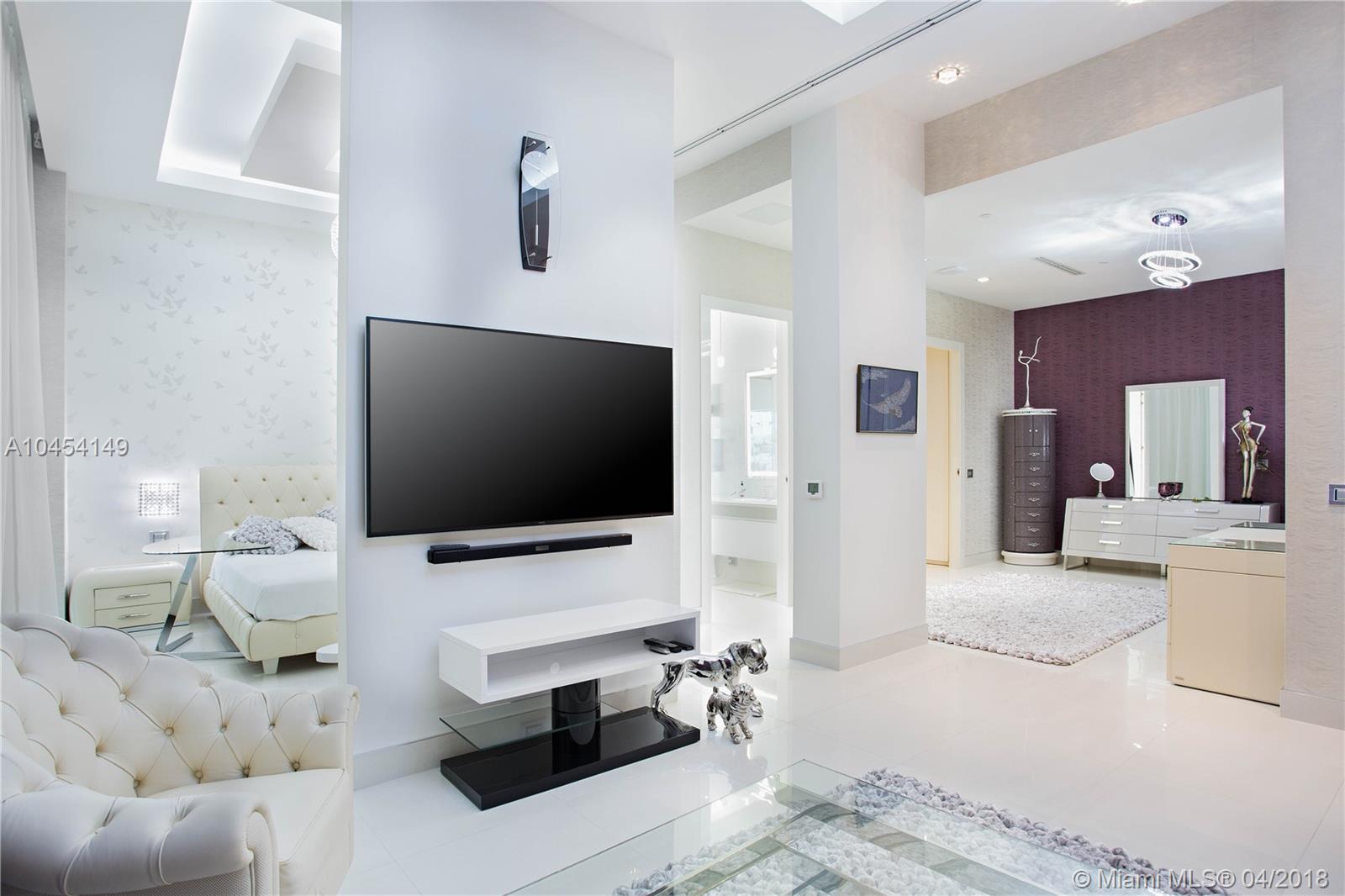 2711 HOLLYWOOD BEACH COND - Residential
