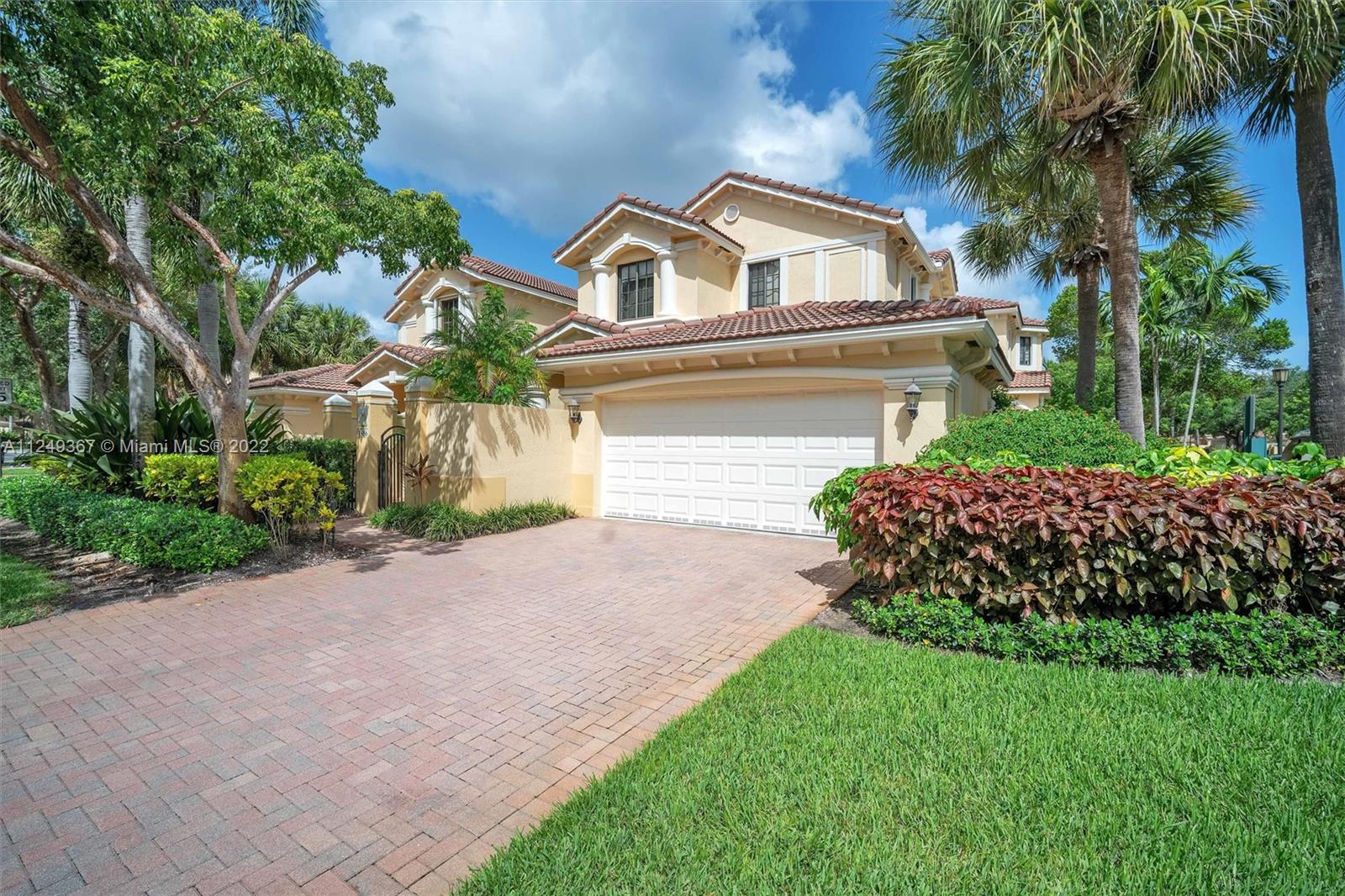 MARIPOSA POINTE AT WESTON - Residential