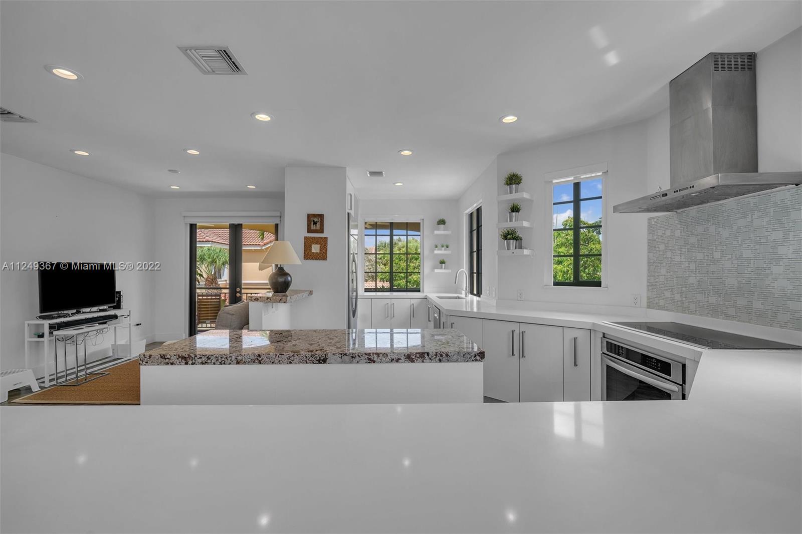 MARIPOSA POINTE AT WESTON - Residential