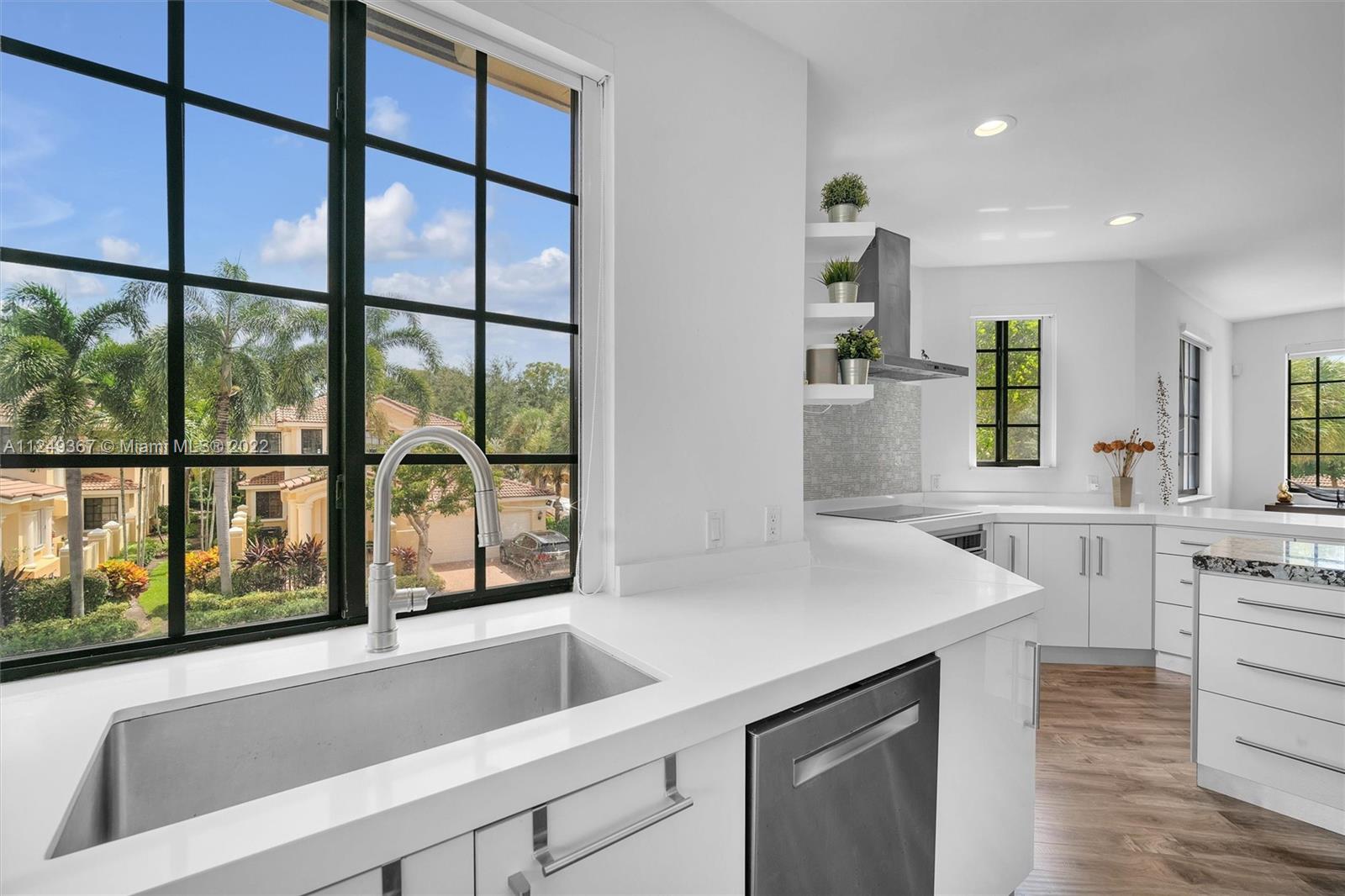 MARIPOSA POINTE AT WESTON - Residential