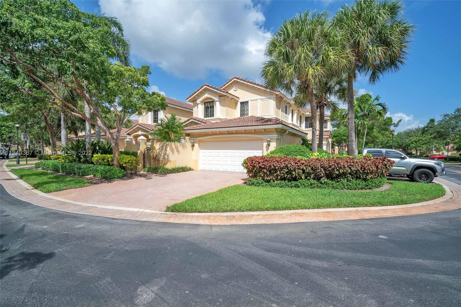 MARIPOSA POINTE AT WESTON - Residential