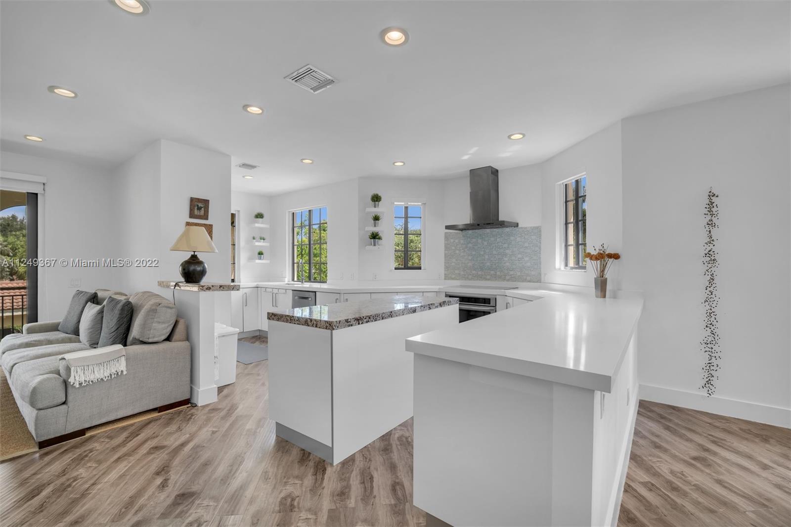 MARIPOSA POINTE AT WESTON - Residential