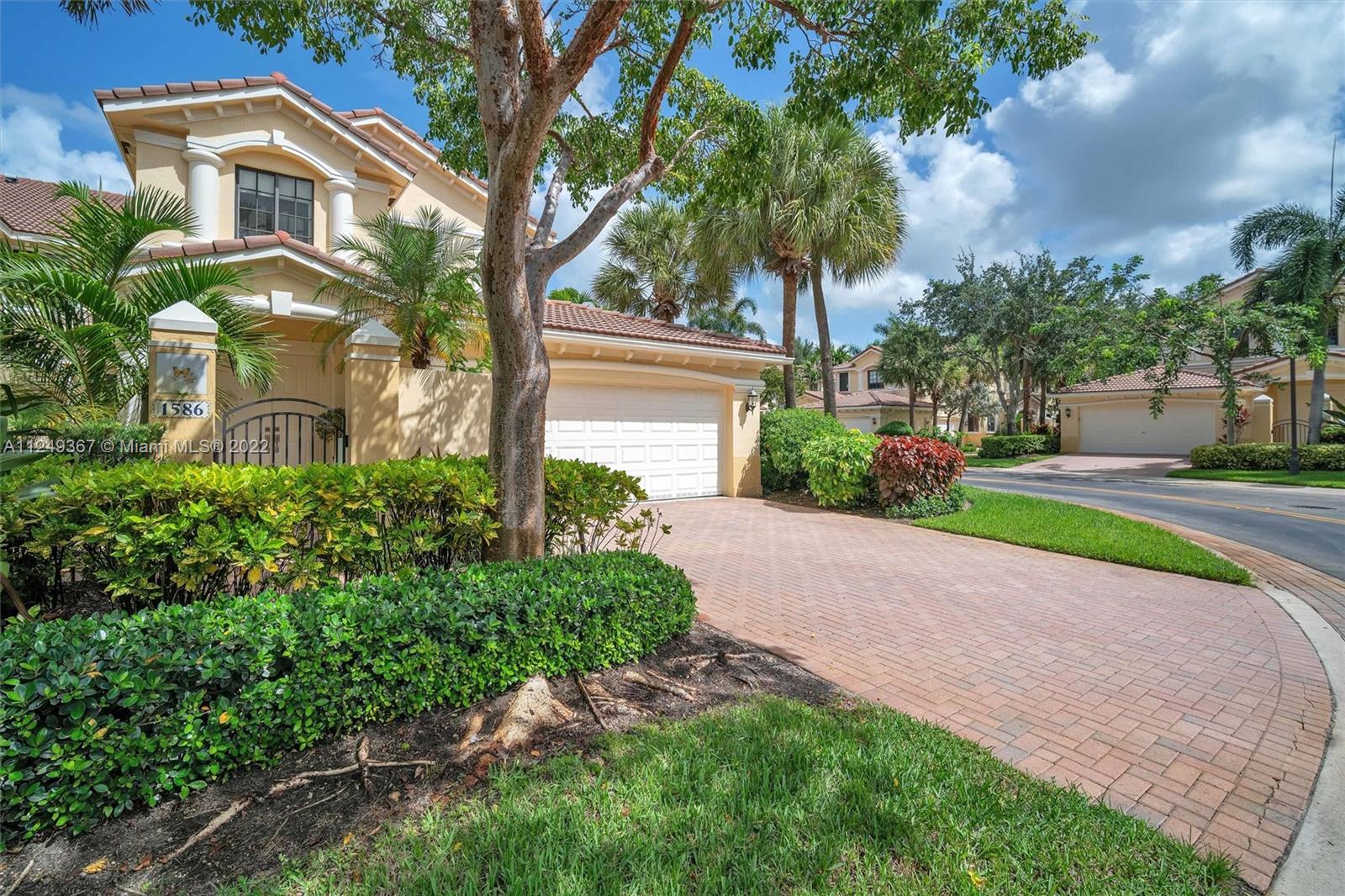 MARIPOSA POINTE AT WESTON - Residential