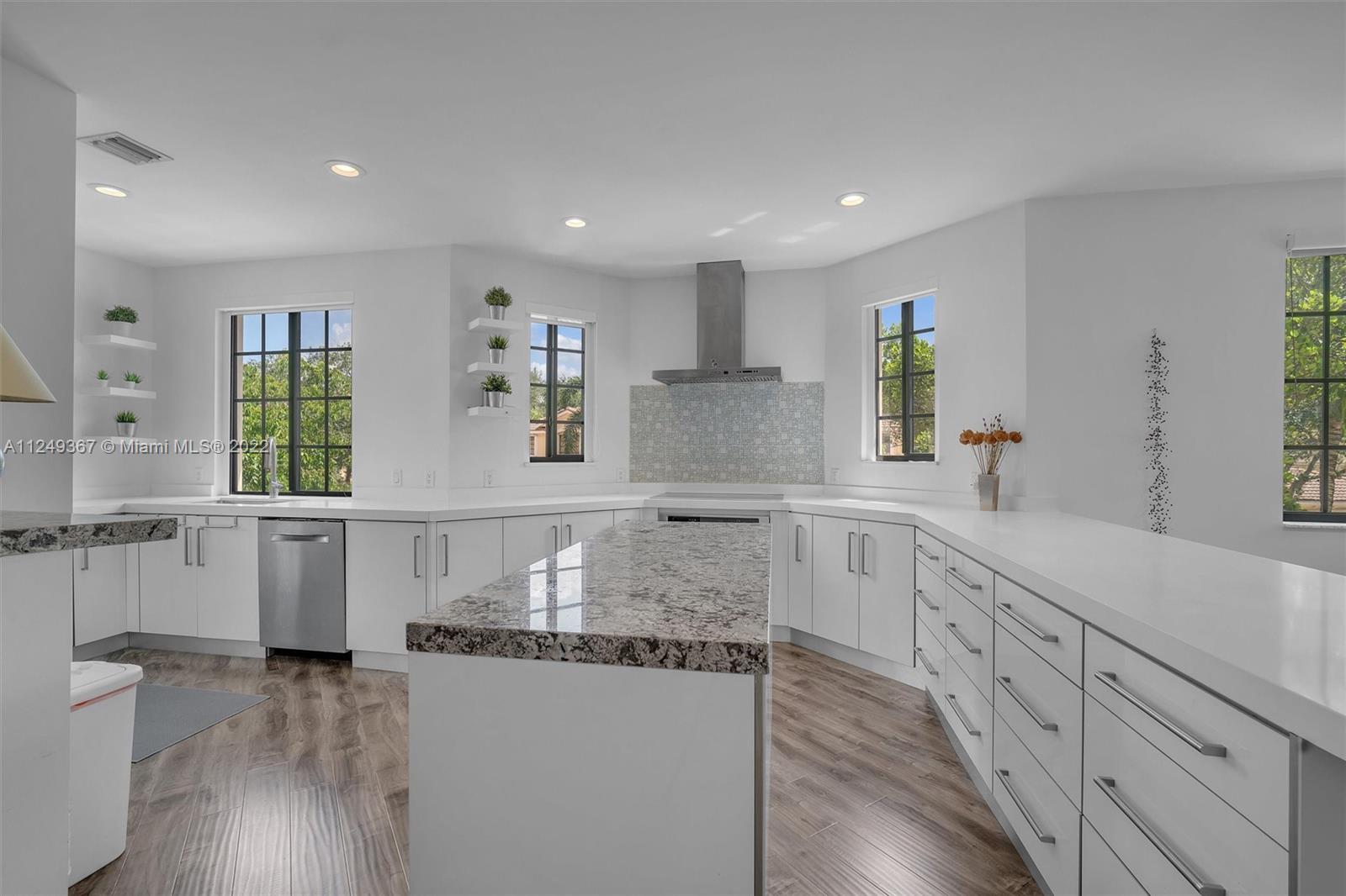 MARIPOSA POINTE AT WESTON - Residential