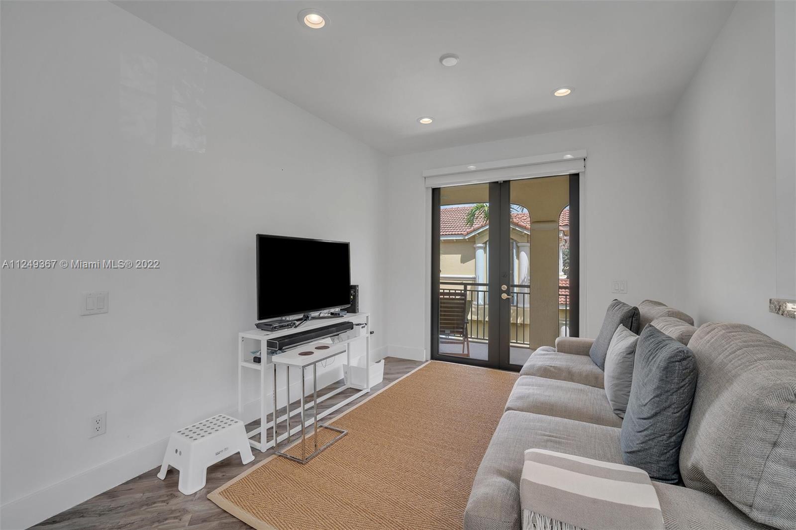 MARIPOSA POINTE AT WESTON - Residential