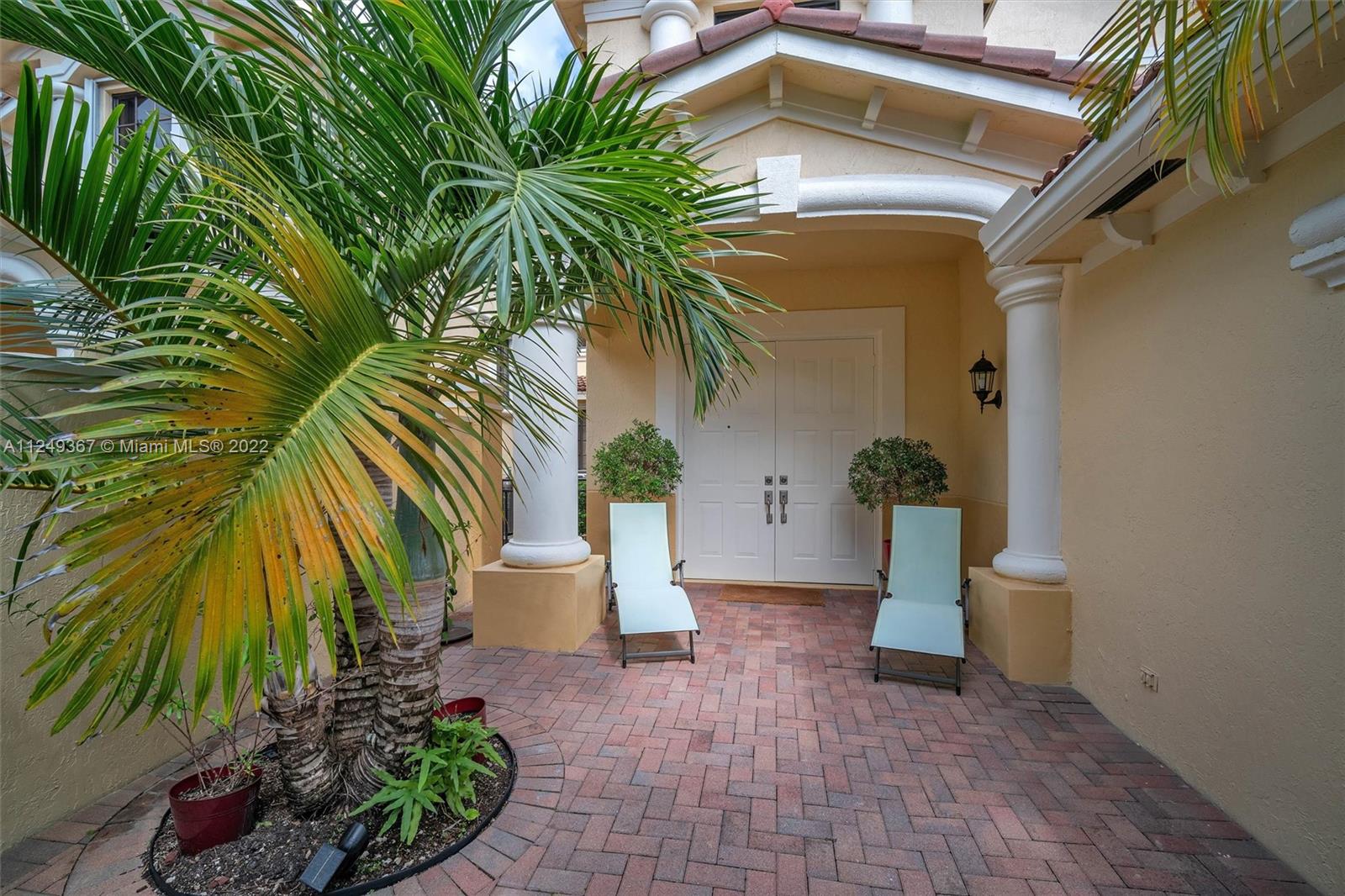 MARIPOSA POINTE AT WESTON - Residential