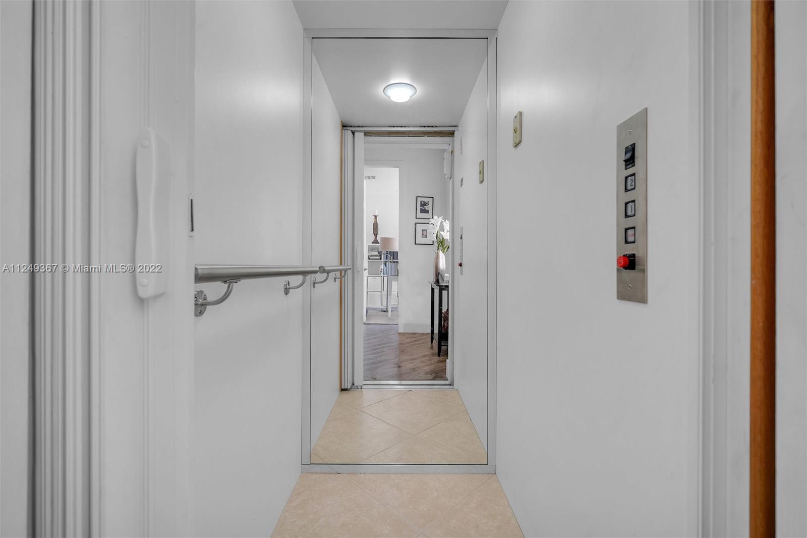 MARIPOSA POINTE AT WESTON - Residential