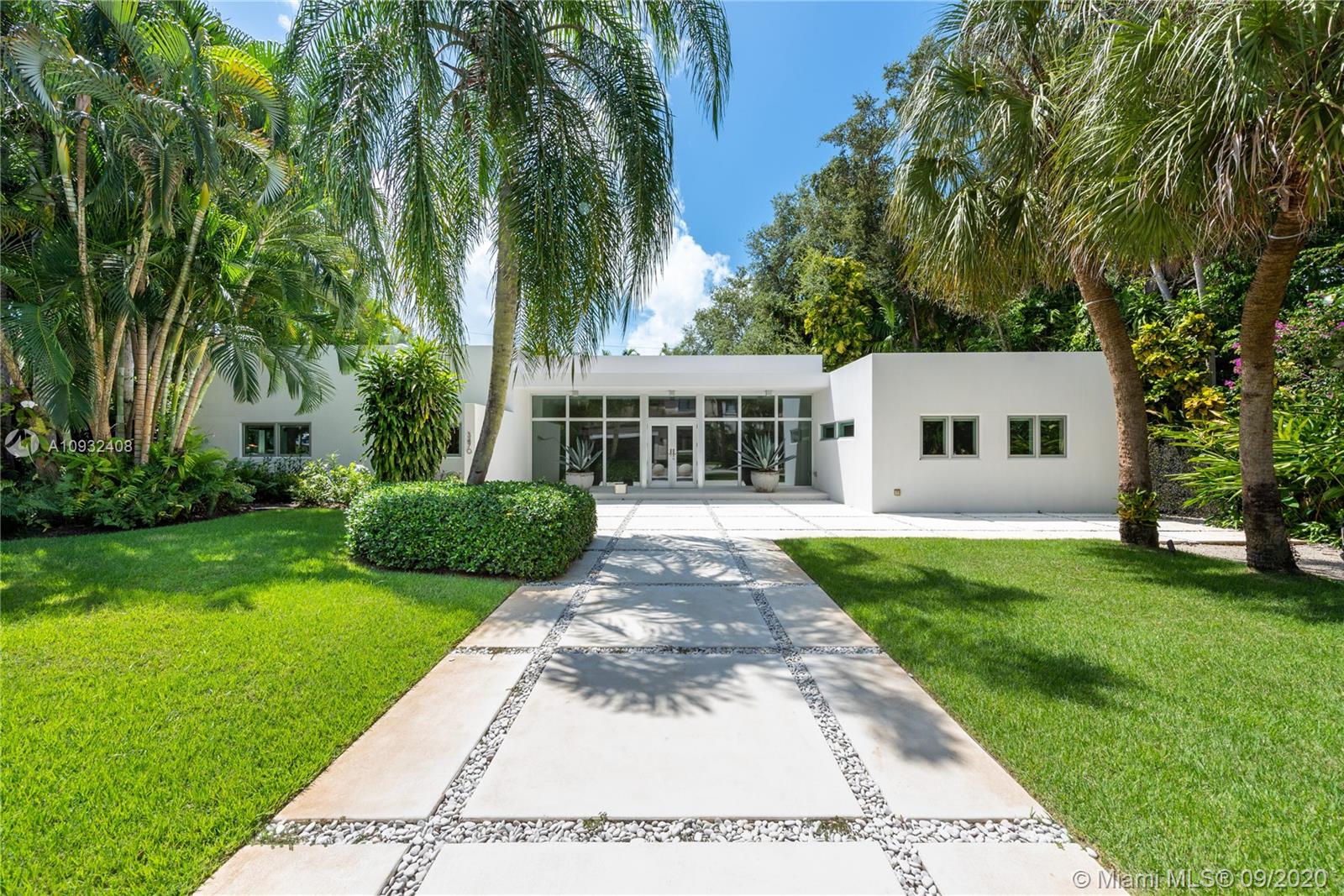 THE MOORINGS - Residential