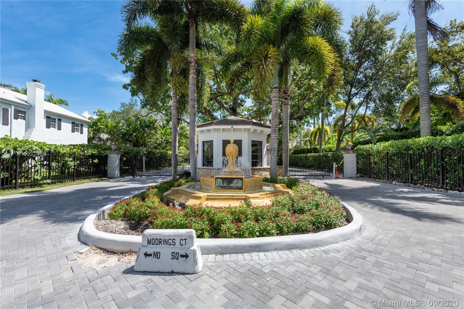 THE MOORINGS - Residential