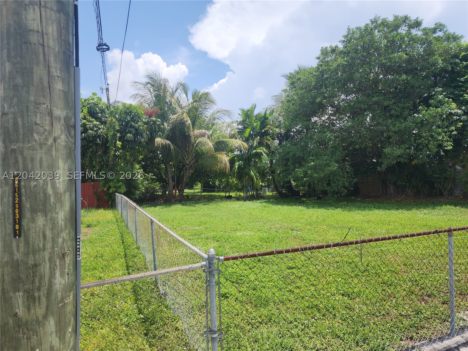 Rare opportunity for this small lot in University Park. Great location close to Coral Way and SW 102 St.
