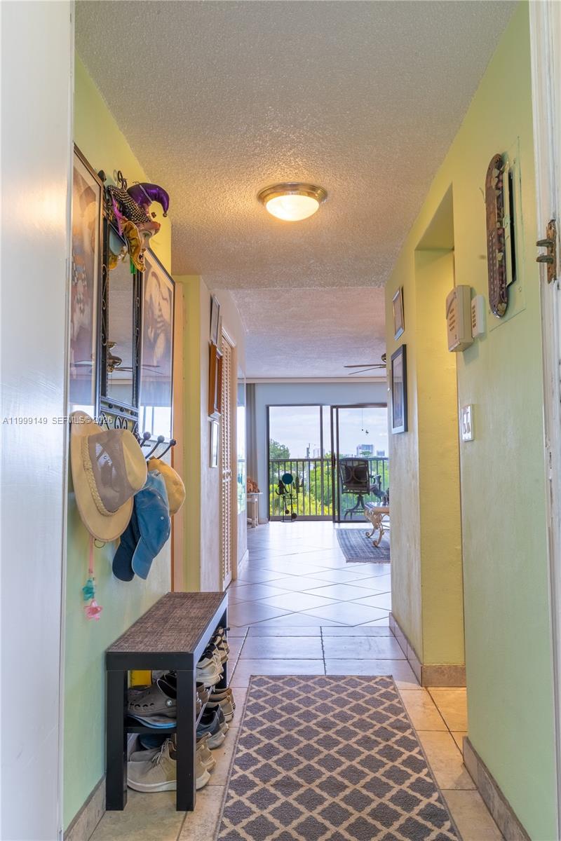 THIRD GULFSTREAM GARDEN - Residential