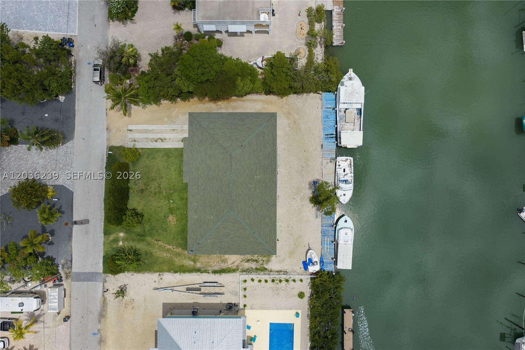 COCO PLUM BEACH - Residential